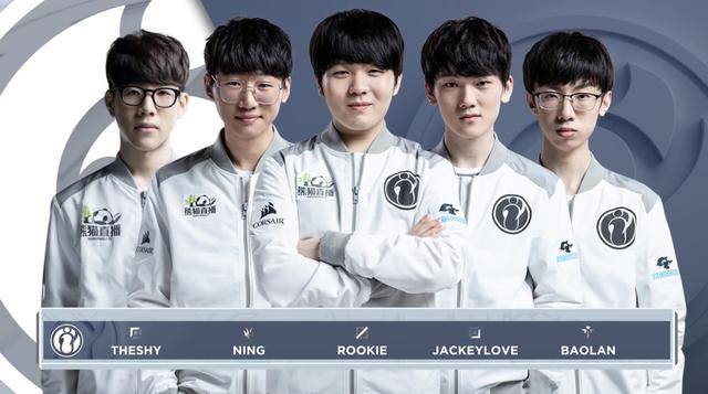 社交媒体上 社交媒体上